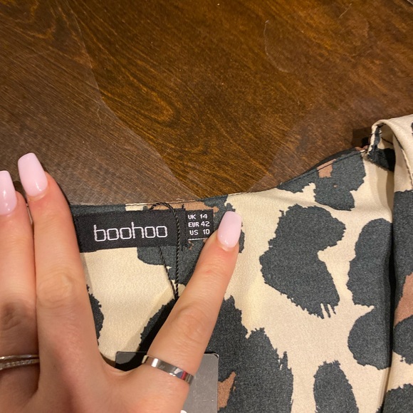 Boohoo v dress NWOT - Picture 4 of 10